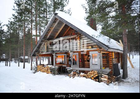 SCANDINAVIA. FINLAND IN WINTER. HOSSA NATIONAL PARK. HOUSE FOR RNET IN THE NATIONAL PARK. Stock Photo