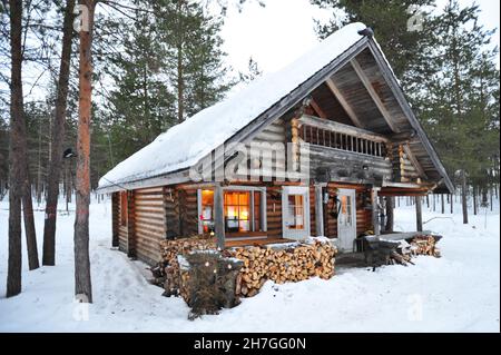 SCANDINAVIA. FINLAND IN WINTER. HOSSA NATIONAL PARK. HOUSE FOR RNET IN THE NATIONAL PARK. Stock Photo