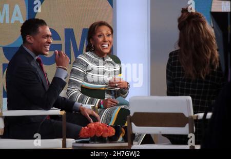 NEW YORK, NY- November 22: .T J Hoimes, Robin Roberts, Halle Berry on the set of Good Morning America in New York City on November 22, 2021. Credit: RW/MediaPunch Stock Photo