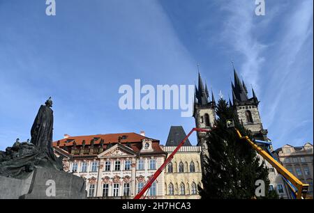 Prague, Czech Republic. 23rd Nov, 2021. Specialists decorate Prague Christmas tree on the Old Town Square in Prague, Czech Republic, on November 23, 2021. Credit: Michal Krumphanzl/CTK Photo/Alamy Live News Stock Photo