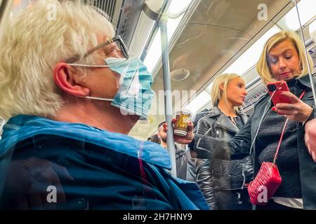 London, UK. 30th Oct, 2021. Mask confusion continues on the underground despite warning signs. The tube is busier and masks are still obligatory but increasing numbers are ignoring the instruction led by mixed messages from the government. Credit: Guy Bell/Alamy Live News Stock Photo