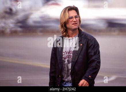 Kurt Russell arrives from New York City on November 9, 1992 at Los ...