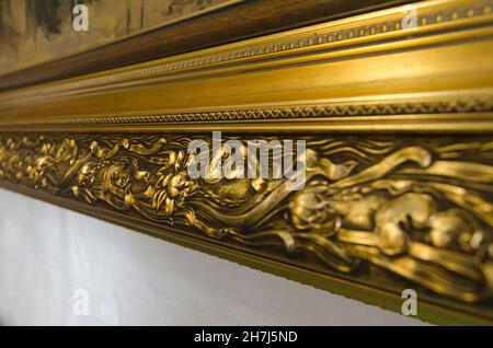 https://l450v.alamy.com/450v/2h7j5nd/golden-picture-frame-with-3d-pattern-closeup-view-background-2h7j5nd.jpg