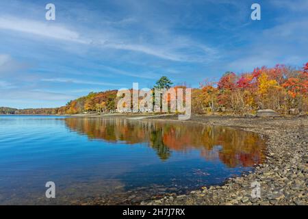 Lake Wallenpaupack in Poconos PA on a bright fall day lined with trees in vivid and beautiful foliage Stock Photo