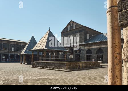 Courtyard of Ulu Cami, Diyarbakir, Turkey Stock Photo