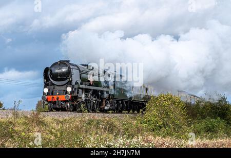 Merchant Navy Class no 35006 Peninsula & Oriental S.N. Co.,  heading south near Didbrook Stock Photo