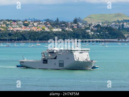 HMNZS Canterbury returning to Devonport Naval Base in Auckland on Tuesday, November 22, 2021. Photo: David Rowland / One-Image.com Stock Photo