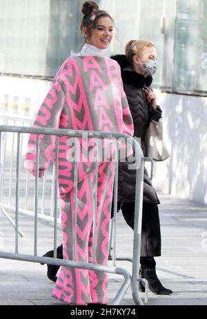 New York, NY, USA. 23rd Nov, 2021. Hailee Steinfeld seen in New York City while promoting Marvel's new Hawkeye mini series in New York City on November 23, 2021. Credit: Rw/Media Punch/Alamy Live News Stock Photo