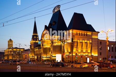 Night view of the building of Yaroslavl railway station. Russia. Large letters on the facade - the inscription Yaroslavsky Station Stock Photo
