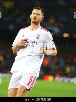 Sabadell, Barcelona, Spain. 23rd Nov, 2021. Barcelona Spain 23.11.2021 Jan Vertonghen (Benfica) looks during the UEFA Champions League between FC Barcelona and Benfica at Camp Nou on 23 November 2021 in Barcelona. Credit: Xavi Urgeles/ZUMA Wire/Alamy Live News Stock Photo