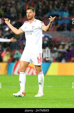 Sabadell, Barcelona, Spain. 23rd Nov, 2021. Barcelona Spain 23.11.2021 Jan Vertonghen (Benfica) gestures during the UEFA Champions League between FC Barcelona and Benfica at Camp Nou on 23 November 2021 in Barcelona. Credit: Xavi Urgeles/ZUMA Wire/Alamy Live News Stock Photo