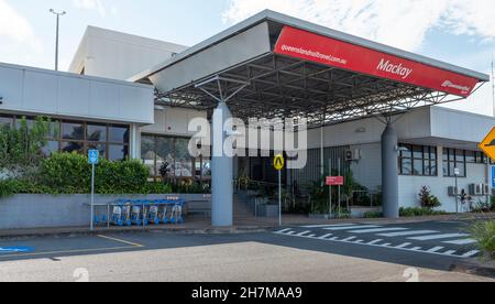 Mackay railway station is located on the North Coast line in Queensland, Australia. It serves the city of Mackay. built 1994 in Connors Rd, Paget Stock Photo