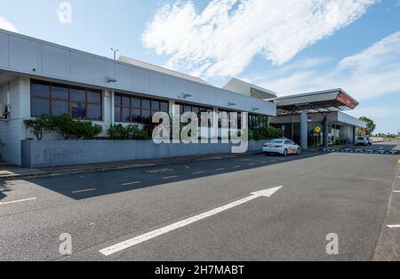 Mackay railway station is located on the North Coast line in Queensland, Australia. It serves the city of Mackay. built 1994 in Connors Rd, Paget Stock Photo