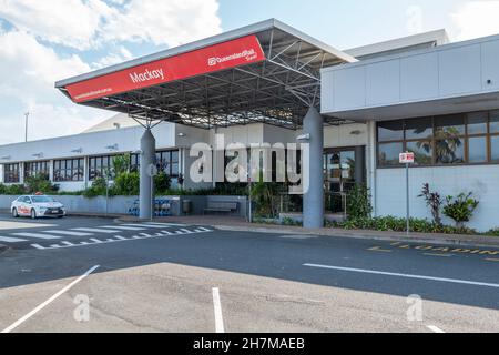 Mackay railway station is located on the North Coast line in Queensland, Australia. It serves the city of Mackay. built 1994 in Connors Rd, Paget Stock Photo