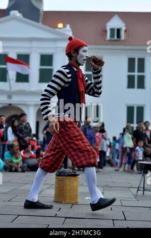 Jakarta, Indonesia - January 17, 2015 : A street mime artist performing in the courtyard of Fatahillah Park, Jakarta, Indonesia Stock Photo