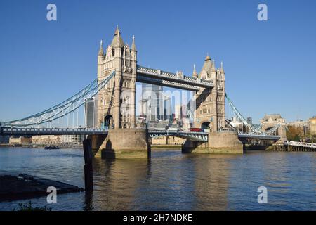 London, UK. 23rd November 2021. Tower Bridge on a clear, sunny day. Stock Photo