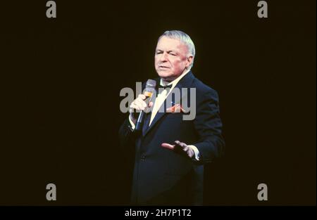 Gala at the Opéra Garnier in Paris: American singer Frank Sinatra. Palais Garnier, 26 April 1989 Stock Photo