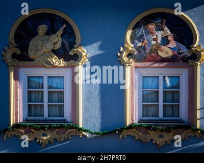 DE - BAVARIA: Traditional painted windows in Mittenwald (Lüftelmalerei) Stock Photo