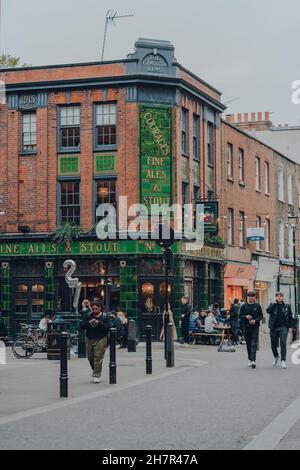 London, UK - October 23, 2021: The Exmouth Arms pub on Exmouth Market, a semi-pedestrianised street in Clerkenwell, and a famous street market, people Stock Photo