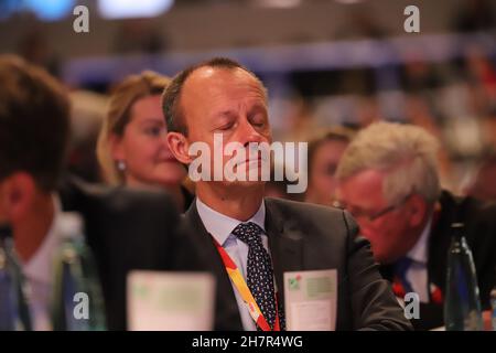 Friedrich Merz Kandidat für den CDU-Parteivorsitz auf dem Bundesparteitag der CDU 2018 in Hamburg; Merz im Publikum Stock Photo