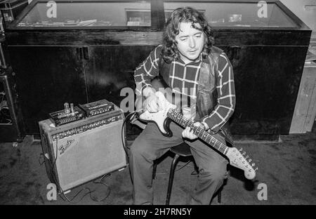 Irish blues/rock guitarist and singer Rory Gallagher trying out new equipment at Nomis Studios in West London, England on 11 July 1989. Stock Photo