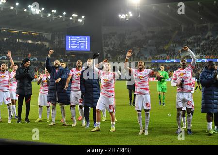 24 November 2021, Belgium, Brügge: Football: Champions League, FC Brugge - RB Leipzig, Group stage, Group A, Matchday 5, Jan Breydel Stadium. Leipzig's team celebrates the 0:5 after the match. Photo: Bernd Thissen/dpa Stock Photo