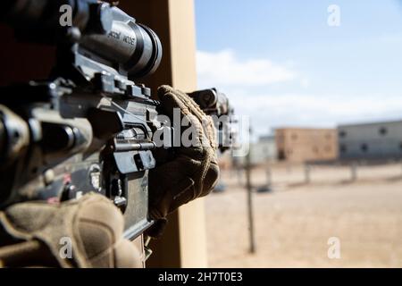 A U.S. Marine with 2nd Battalion, 5th Marine Regiment, 1st Marine Division posts security during an urban defense exercise in preparation for Marine Corps Air Ground Warfighting Exercise 1-22 at Marine Air Ground Combat Center Twentynine Palms, Oct. 18, 2021. MWX is a week-long training event that combines different operations to prepare Marines for deployment. (U.S. Marine Corps photo taken by Lcpl.  Jessica J. Mazzamuto) Stock Photo