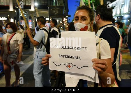 Buenos Aires, Argentina. 24th Nov, 2021. 2nd torch march of nurses from the City of Buenos Aires demanding the incorporation to the professional career and salary improvements. Credit: Nicolas Parodi/Alamy Live News