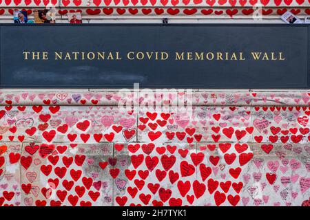 Waterloo London England UK, November 21 2021, Commemorate National Covid Memorial Wall Painted By Volunteers In Memory Of Covid Victims Who Lost Their