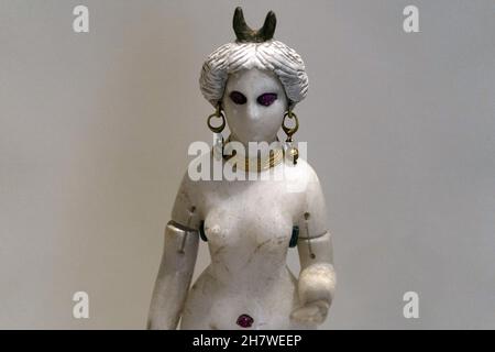 Niniveh statuette from Assyrian age Mesopotamia detail Stock Photo