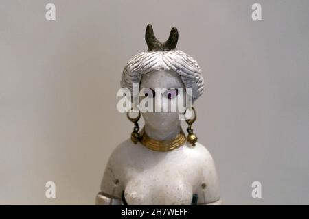 Niniveh statuette from Assyrian age Mesopotamia detail Stock Photo
