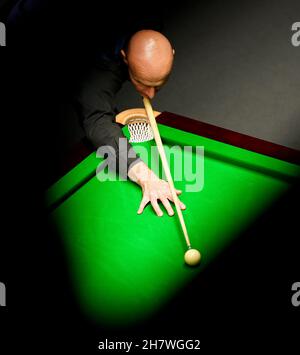 Andy Hicks in action during day three of the Cazoo UK Championship at the York Barbican. Picture date: Thursday November 25, 2021. Stock Photo