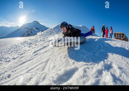 France, Alpes-Maritimes (06) Auron, Mercantour winter sport resort, Air Board Stock Photo