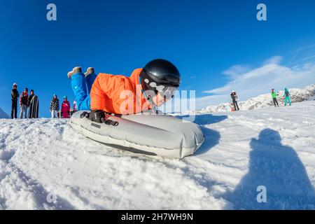 France, Alpes-Maritimes (06) Auron, Mercantour winter sport resort, Air Board Stock Photo
