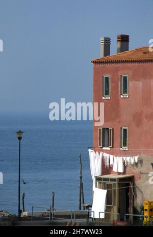 - il paese di Pellestrina, sull'isola che separa la laguna di Venezia dal mare   - the Pellestrina village, on the island that separates the lagoon of Venice from the sea Italia Stock Photo