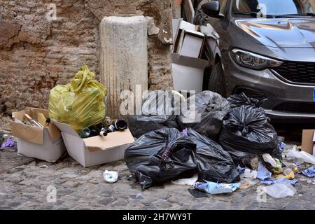 Italy, Rome, historic centre, rubbish Stock Photo