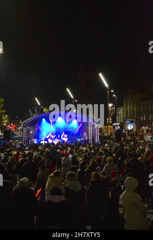 Teesside, UK. 25th Nov, 2021. Stockton Sparkles 2021, Stockton-on-Tees, Teesside, UK. Thousands of people, young and old, turned out to see the annual Christmas Lights switch on at Stockton-on-Tees. This came after last year's event was cancelled due to the Covid19 pandemic. After the lights were switched on by the Town Mayor, families were entertained by local community singing and music groups. Credit: Teesside Snapper/Alamy Live News. Credit: James Hind/Alamy Live News Stock Photo