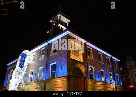 Teesside, UK. 25th Nov, 2021. Stockton Sparkles 2021, Stockton-on-Tees, Teesside, UK. Image showing Stockton-on-Tees Town Hall and some of the 2021 Christmas light installations as thousands of people, young and old, turned out to see the annual Christmas Lights switch on at Stockton-on-Tees. Credit: Teesside Snapper/Alamy Live News. Credit: James Hind/Alamy Live News Stock Photo