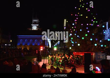 Teesside, UK. 25th Nov, 2021. Stockton Sparkles 2021, Stockton-on-Tees, Teesside, UK. Local community music and singing groups including Latte Singers, brought together by Apollo Arts gathered next to the Christmas Tree and entertained the thousands of people, young and old, who turned out to see the annual Christmas Lights switch on at Stockton-on-Tees. Credit: Teesside Snapper/Alamy Live News. Credit: James Hind/Alamy Live News Stock Photo