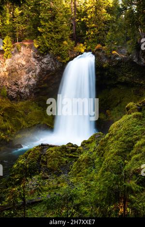 Sahalie falls on the McKenzie river in central Oregon Stock Photo