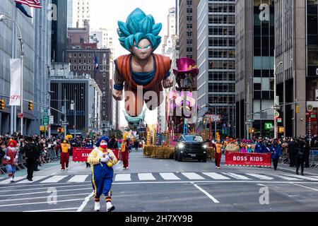 New York, USA. 25th Nov, 2021. Goku is part of the 95th Annual Macy's Thanksgiving Day Parade in New York, New York, on Nov. 25, 2021.(Photo by Gabriele Holtermann/Sipa USA) Credit: Sipa USA/Alamy Live News Stock Photo