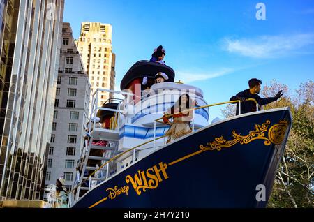 New York, USA. 25th Nov, 2021. Disney characters are seen marching over Sixth Avenue during the 95th annual Macy's Thanksgiving Day Parade in New York City on November 25, 2021. (Credit Image: © Ryan Rahman/Pacific Press via ZUMA Press Wire) Stock Photo