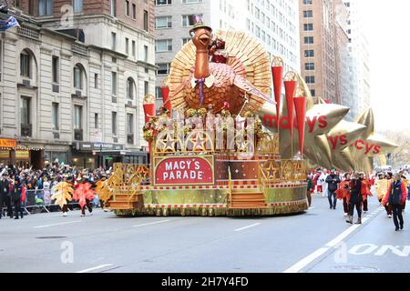 November 25, 2021, NYC, NY: (NEW) 95th Macy's Thanksgiving Day Parade 2021. November 25, 2021, New York, USA: The 95th Macy's Thanksgiving Day Parade 2021 is back with full force and public cheering along side the avenues and with 15 giant character balloons, 28 floats, 36 novelty and heritage inflatables, 800-plus clowns, 10 marching bands and nine performance groups and, of course, Santa Claus. The parade will start around West 77th and 80th street through Columbus Circle, 6th Avenue until MacyÃ¢â‚¬â„¢s department store on 34th street Herald Square. The people are advised to use masks and a Stock Photo