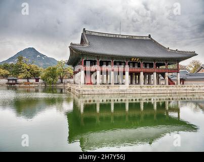 The Gyeonghoeru pavilion is located next to a pool of water in the Gyeongbokgung royal palace complex in Seoul, South Korea. Stock Photo