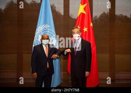 Hangzhou, China's Zhejiang Province. 25th Nov, 2021. Chinese State Councilor and Foreign Minister Wang Yi meets with Abdulla Shahid, president of the 76th session of the United Nation General Assembly (UNGA) and foreign minister of the Maldives, in Anji, east China's Zhejiang Province, Nov. 25, 2021. Credit: Jiang Han/Xinhua/Alamy Live News Stock Photo