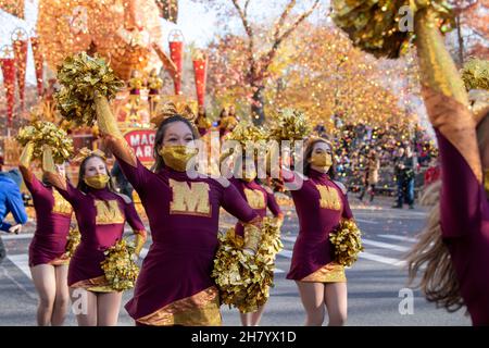New York, United States. 25th Nov, 2021. Dancers perform during the 95th Annual Macy's Thanksgiving Day Parade in New York City. Credit: SOPA Images Limited/Alamy Live News Stock Photo