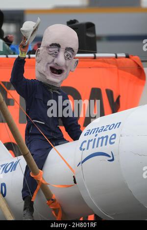 Tilbury Essex, UK. 26th Nov, 2021. Members of Extinction Rebellion block the Amazon distribution centre in Tilbury Essex on Black Friday. Credit: MARTIN DALTON/Alamy Live News Stock Photo