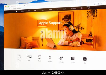 Apple Support page on Apple website seen on iMac screen in Safari browser Stock Photo
