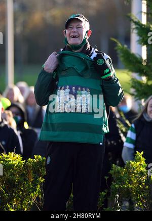 A mourner holds a Celtic shirt with a picture of the 1967 European Cup winning side, nicknamed the Lisbon Lions, during the funeral service of former Celtic player Bertie Auld. Auld, one of Celtic's European Cup heroes, died at the age of 83 on November 14, 2021. The midfielder scored 85 goals in 283 appearances over two spells for Celtic, the most famous game of which was the 1967 European Cup final win against Inter Milan in Lisbon. Picture date: Friday November 26, 2021. See PA story SOCCER Auld. Photo credit should read: Andrew Milligan/PA Wire. RESTRICTIONS: Use subject to restrictions. E Stock Photo