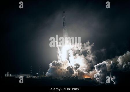 VANDENBURG SPACE FORCE BASE, CALIFORNIA, USA - 23 November 2021 - The SpaceX Falcon 9 rocket launches with the Double Asteroid Redirection Test, or DA Stock Photo